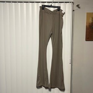 V waist flare leg knit pants
